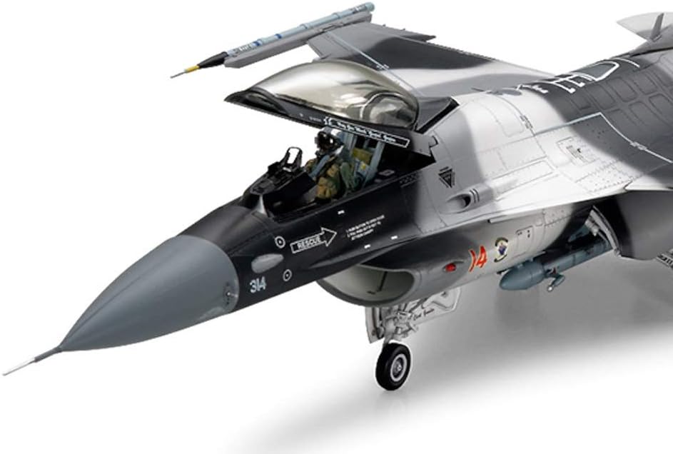 Tamiya 300061106-1:48 Lockheed Martin F-16C/N Aggressor