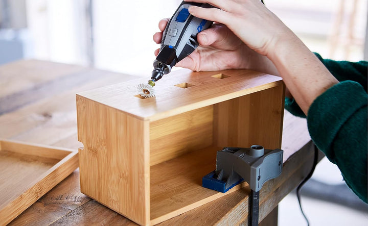 Dremel 2500 Multi Vise - Multi Schraubstock (mit Abnehmbare Soft-Spannbacken und Werkzeugständer-Ada