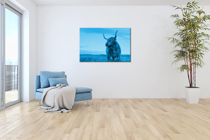 deyoli riesige Kuh auf einer Landschaft Format 80x60 Effekt: Monocrome Blau als Leinwandbild, Motiv