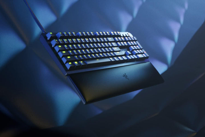 Razer Huntsman V2 (Purple Switch) - Praktisch latenzfreie optische Gaming-Tastatur (Handballenauflag