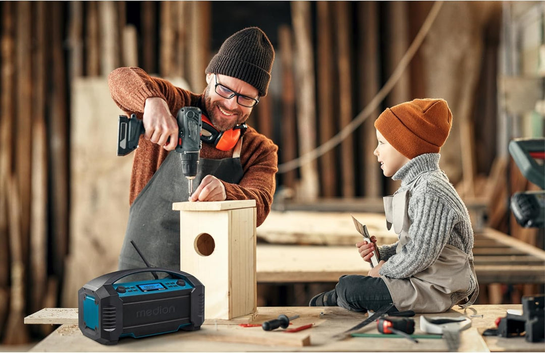 MEDION E66050 DAB+ Baustellenradio (Integrierter Akku, IP54 Schutz gegen Spritzwasser & Staub, USB-L