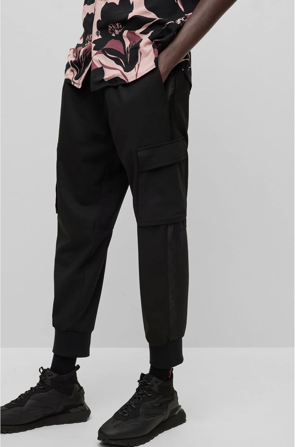 HUGO Herren Glavin231F1 Slim-Fit Cargohose mit Bundfalten 98 Black1, 98 Black1