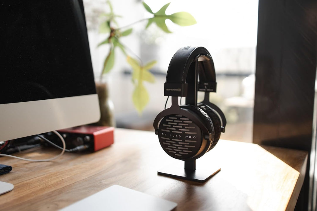 beyerdynamic DT 1990 PRO Over-Ear-Studiokopfhörer in schwarz. Offene Bauweise, steckbares Kabel Sing