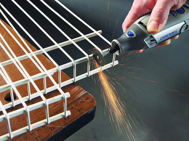 Dremel 3000 Multifunktionswerkzeug - Italienische Version (130W, Set mit 5 Zubehörteilen, Drehzal 10