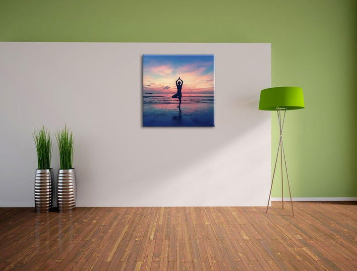 Pixxprint Yoga am Strand, Format: 70x70 auf Leinwand, XXL riesige Bilder fertig gerahmt mit Keilrahm
