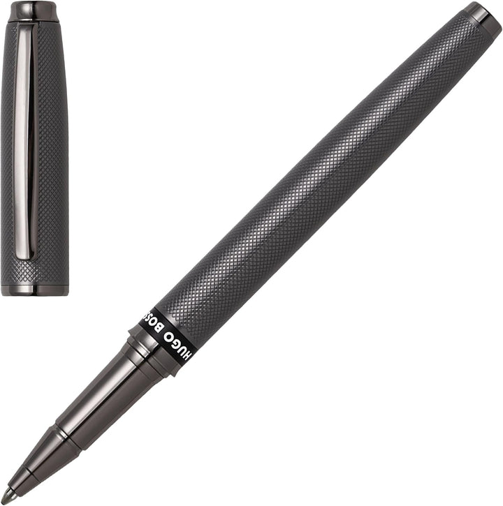 Hugo Boss Stream Tintenroller aus Messing in der Farbe Gun, Länge: 14,5cm, Tintenfarbe: Schwarz, HSW