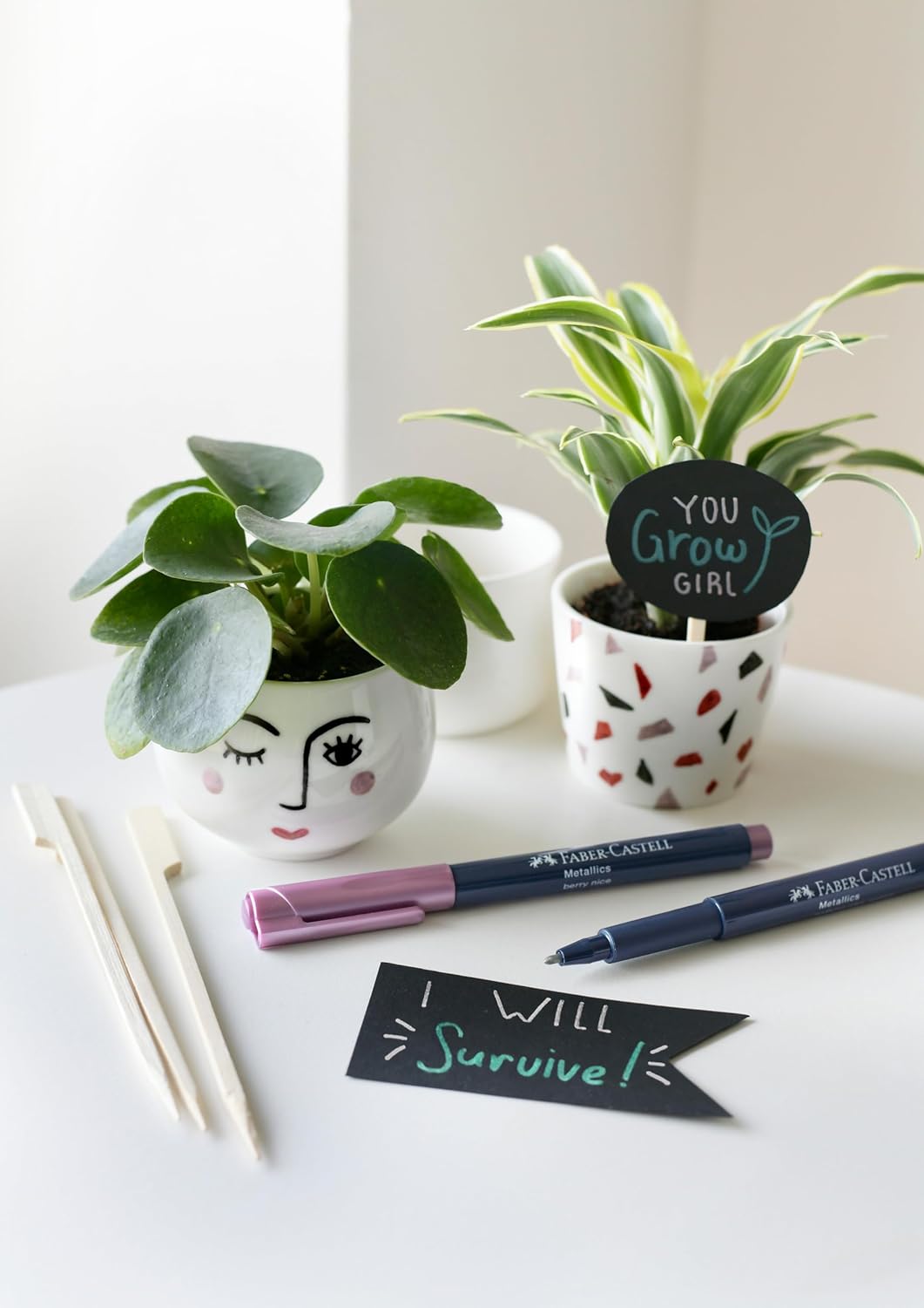 FABER-CASTELL 160713 - Metallics Marker mit Faserspitze, 1,5 mm Strichstärke, für viele Oberflächen