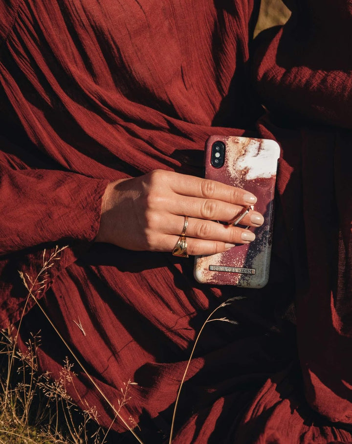 IDEAL OF SWEDEN Bedruckte Handyhülle, niedliches buntes Muster, schützende Abdeckung aus Hartplastik