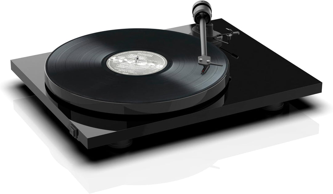 Pro-Ject E1 BT, Plug & Play Einsteiger Plattenspieler mit OM5e System, BT Sender, schaltbarer Phono