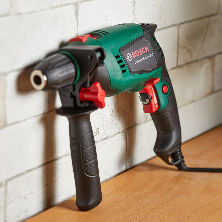 Bosch Schlagbohrmaschine UniversalImpact 700 (Zusatzhandgriff, Tiefenanschlag, Koffer, 700 Watt), Un