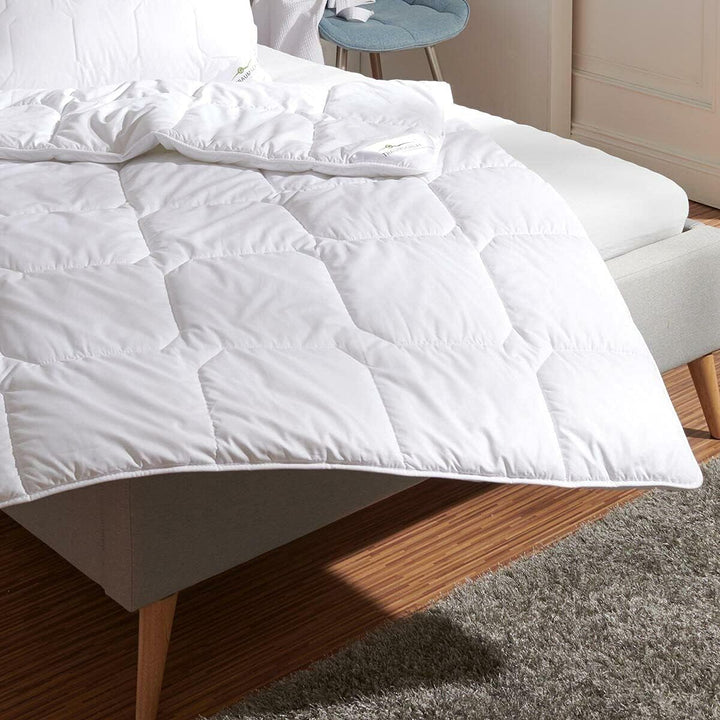 Traumschlaf Thinsulate Bettdecke warm, Füllung: 100% 3M Thinsulate Faser klimaregulierend für Allerg