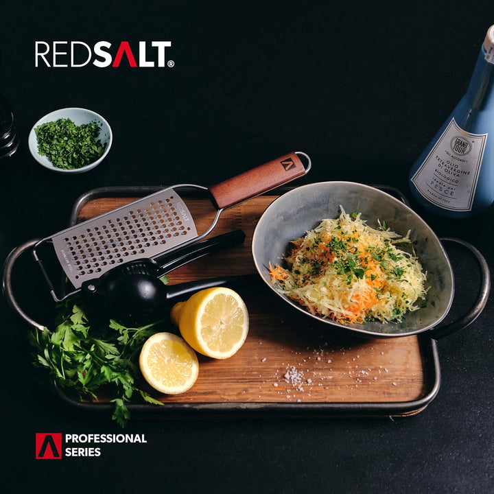 REDSALT® Premium Parmesanreibe mit Holzgriff | rasiermesserscharfe Profi Julienne Edelstahl Reibe fü