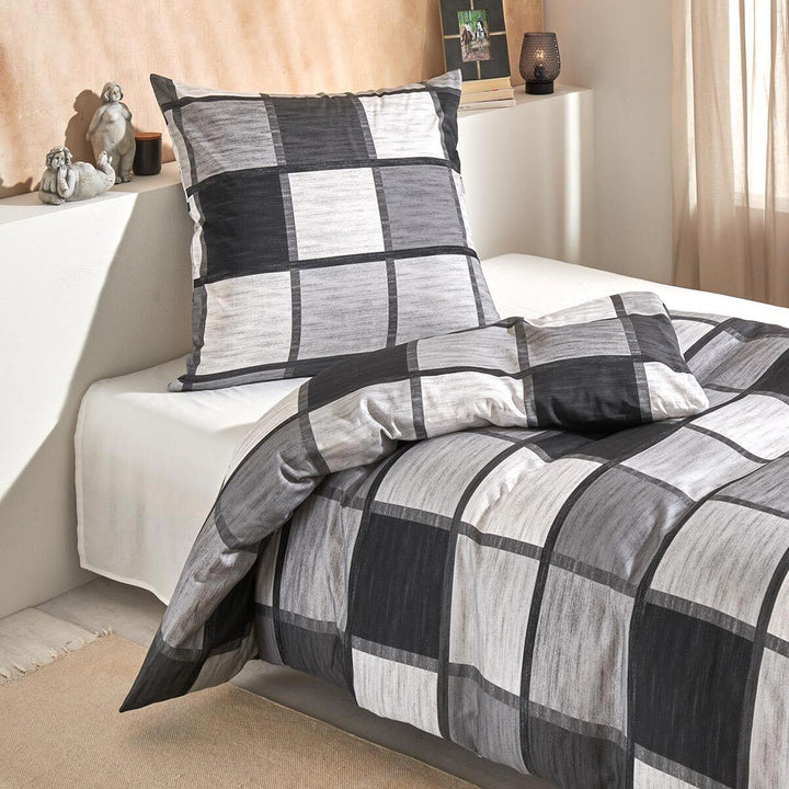 Traumschlaf Mako-Satin Bettwäschegarnitur Verso 1 Bettbezug 155 x 200 cm + 1 Kissenbezug 80 x 80 cm,