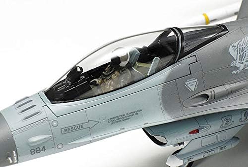TAMIYA 300060788 - 1:72 F-16CJ Fighting Falcon mit Zurüstteilen, Grau