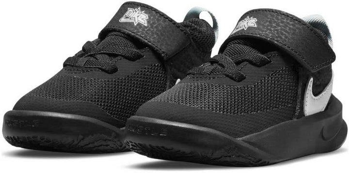 Nike Unisex Kinder Team Hustle D 10 Gs Gymnastikschuh 22 EU Black Metallic Silver Volt White, 22 EU