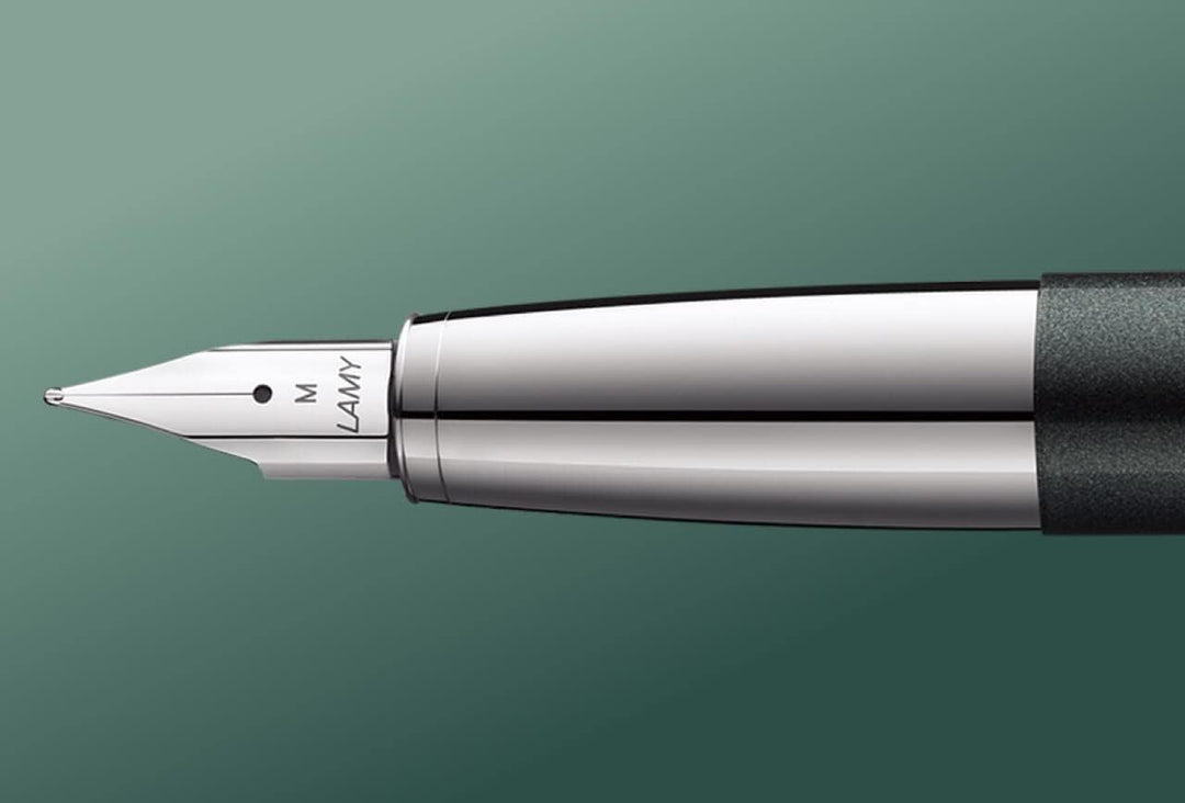 Lamy studio Füllhalter 069 - Füller aus Edelstahl in schwarz-grünem Lack-Finish mit einem polierten