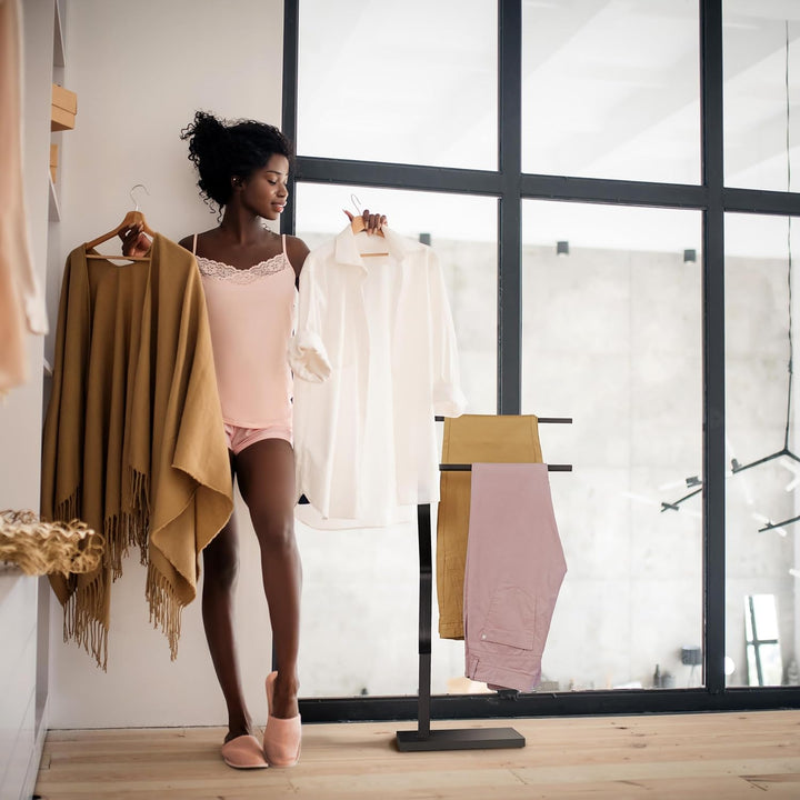 Relaxdays Handtuchständer geknicktes Design, 2 Metallstangen, HxBxT: 85 x 43,5 x 20 cm, Badständer,