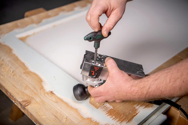 Metabo Lackfräse LF 850 S, zum Bearbeiten von unbehandeltem Holz, mit Metabox, Stufenlose Einstellun