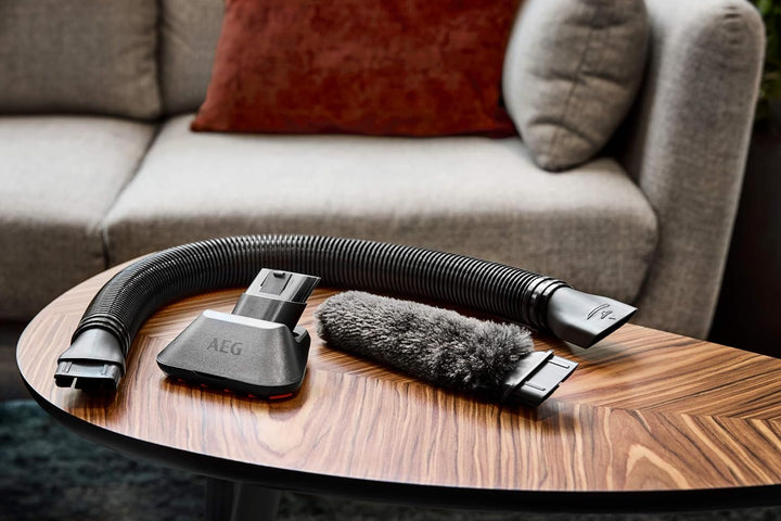 AEG AKIT20 Allergy & Pet Kit (Tierhaardüse, Staubwedel, flexibler Saugschlauch, gründliche Tierhaare