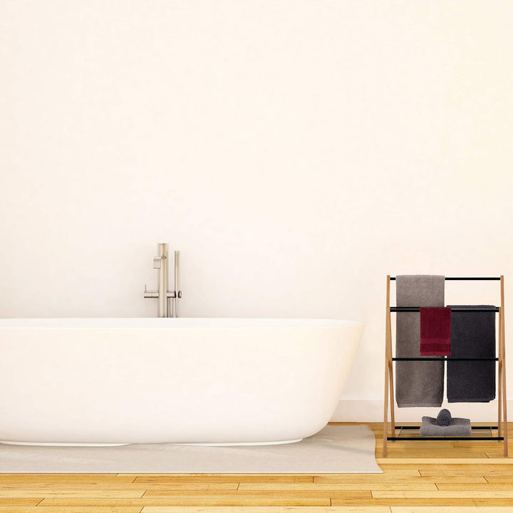 Relaxdays Handtuchhalter stehend, 4 Handtuchstangen, Badablage, Metall, Bambus, HBT 87 x 60,5 x 37,5