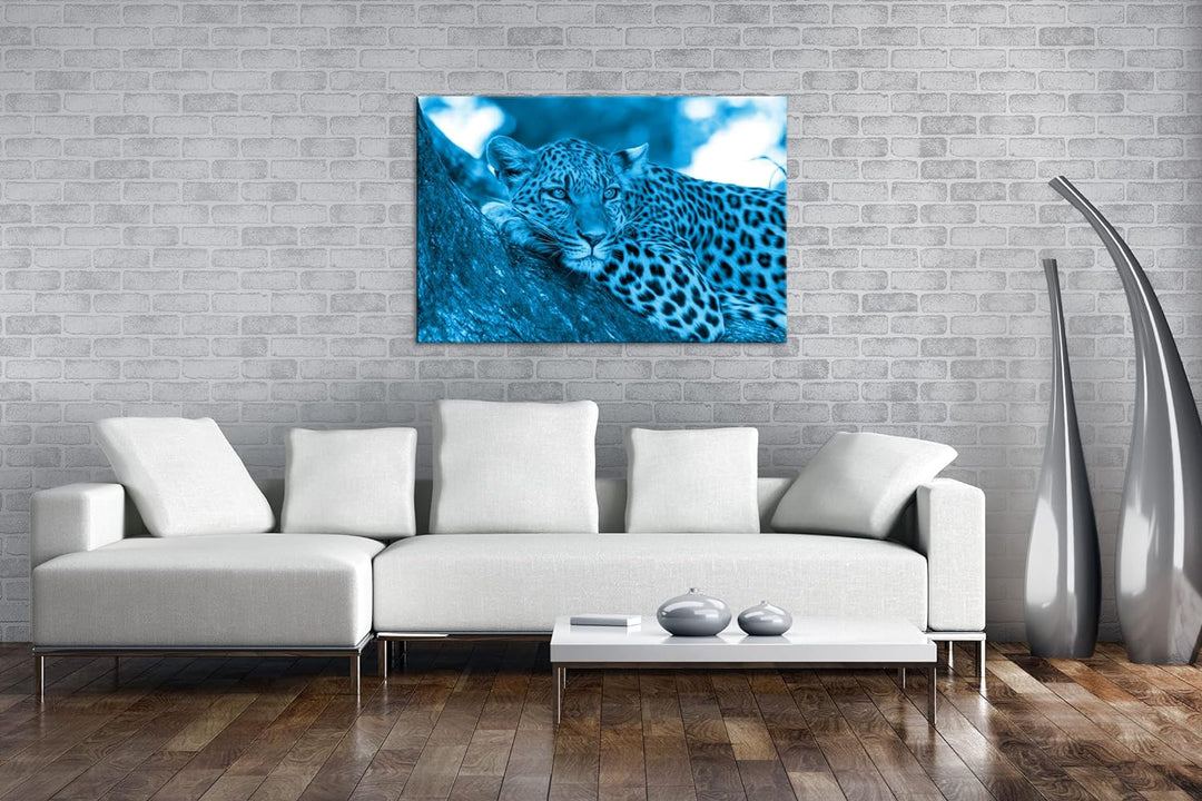 deyoli liegender Leopard Format 80x60 Effekt: Monocrome Blau als Leinwandbild, Motiv fertig gerahmt