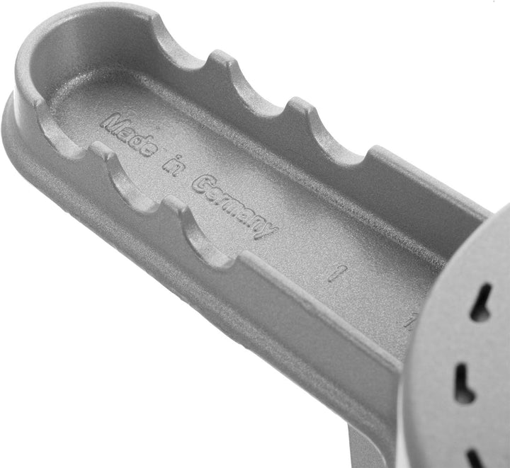 Westmark Spätzle-Set, 2tlg., 1 Spätzle-/Kartoffelpresse mit traditioneller Lochung, Spätzlechef + 1