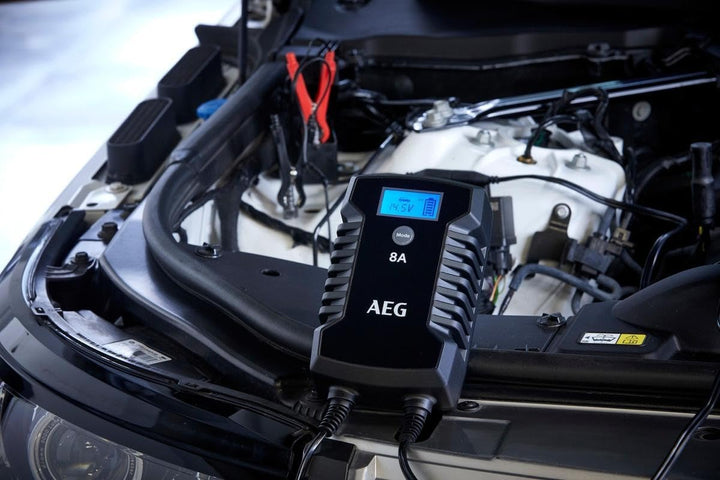 AEG Automotive 10618 Mikroprozessor-Ladegerät für Auto Batterie LD 8.0, 8 Ampere für 12/24 V, 7-HF L