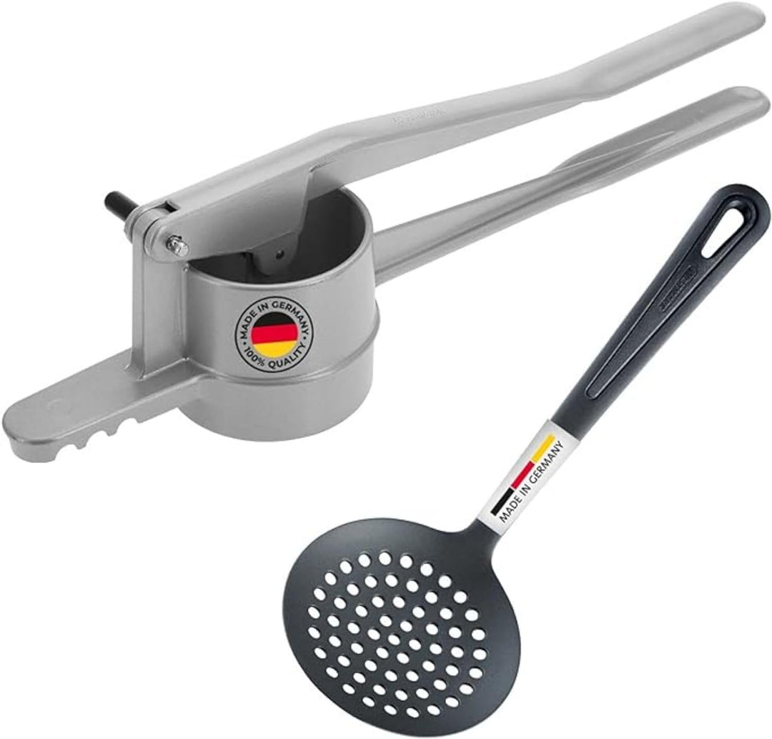 Westmark Spätzle-Set, 2tlg., 1 Spätzle-/Kartoffelpresse mit runder Lochung, Spätzlepresse + 1 Schöpf