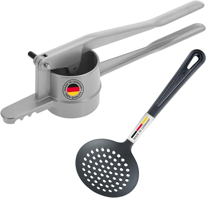 Westmark Spätzle-Set, 2tlg., 1 Spätzle-/Kartoffelpresse mit runder Lochung, Spätzlepresse + 1 Schöpf