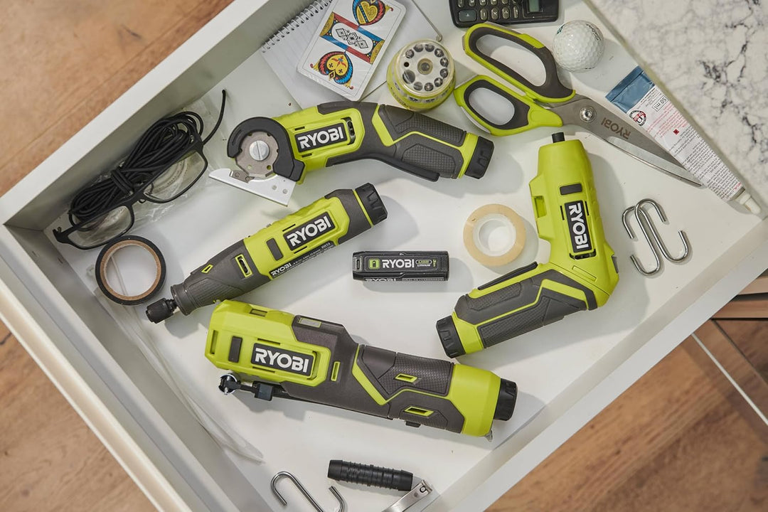 RYOBI 4 V USB-LITHIUM 3er Akku-Ladegerät RC43P, Sequenzielles Ladegerät mit bis zu drei Akku Steckpo