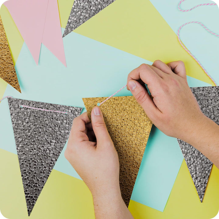 Netuno 50 Blatt Perlmutt-Graphit Dekorpapier, geprägt- Schuppenmuster, 180x250mm, Prägekarton, Struk