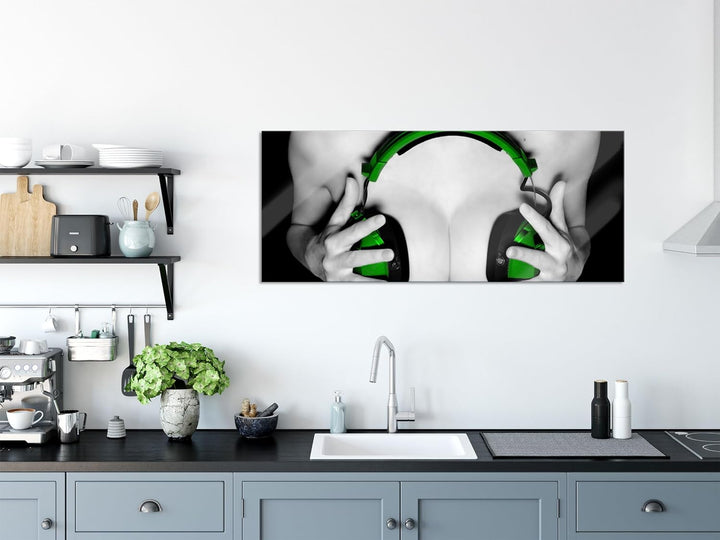 Glasbild Panorama | Wandbild aus Echtglas | Dark Sexy girl grüne Kopfhörer | 100x40 cm | inkl. Aufhä