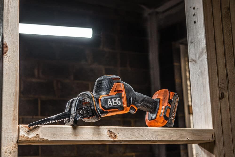 AEG 18 V PRO18V Brushless Akku-Säbelsäge BUS18SBL-0 (Hublänge 22 mm, max. Leerlaufhubzahl 0-3.200 mi