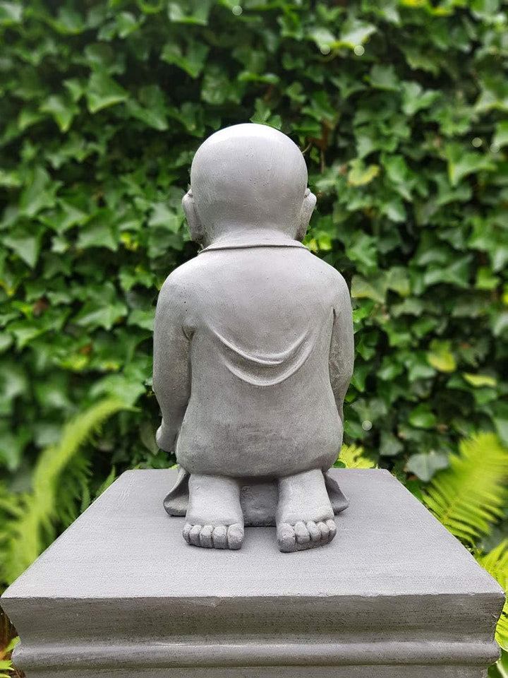 Figur Shaolin Mönch lesend mit Buch - für Haus und Garten - Höhe 42 cm - grau