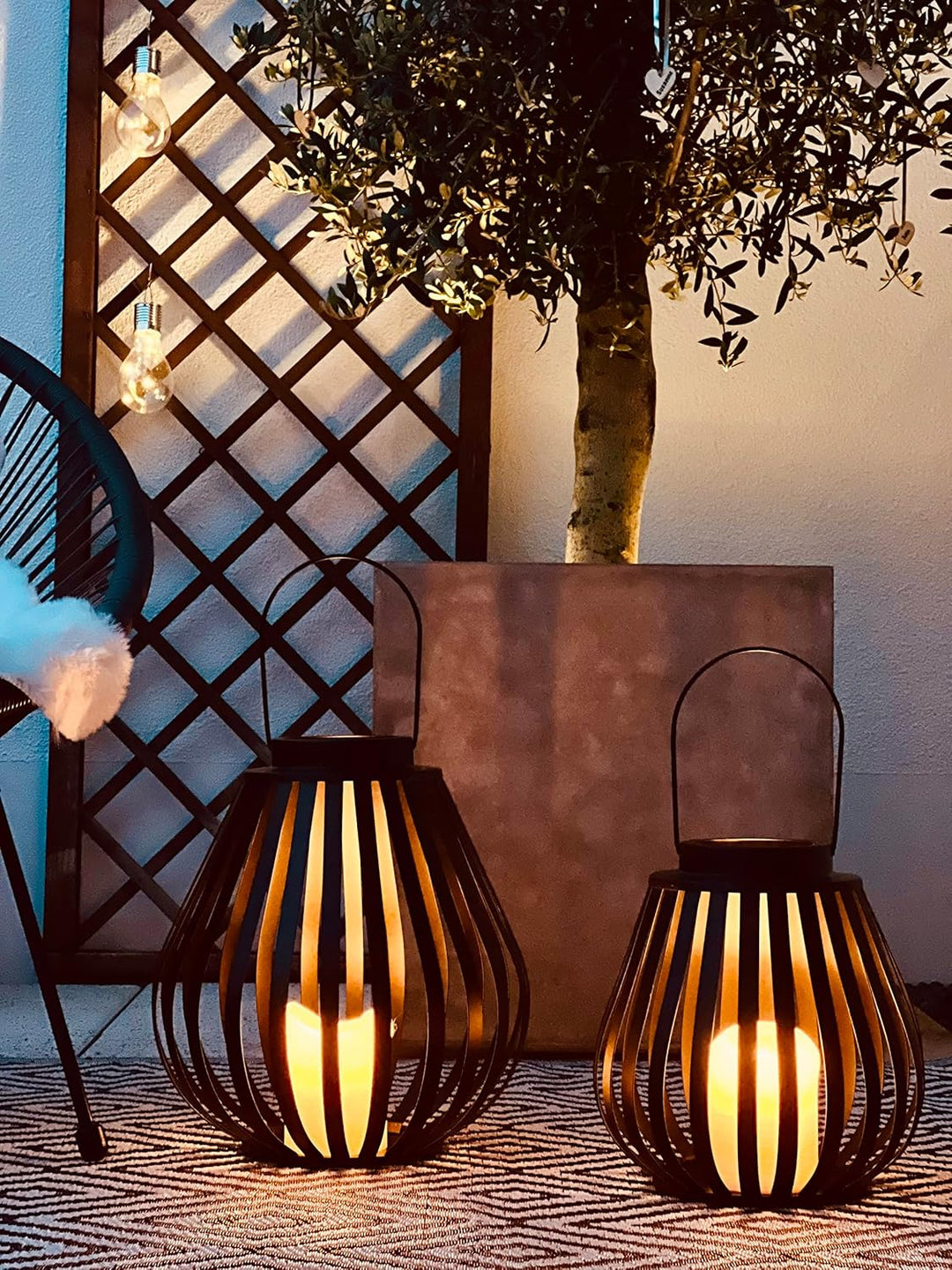 Brandsseller Windlicht 34 x 36 cm Metall mit Henkel Gitter Design Schwarz Kerzenständer Laterne Indo