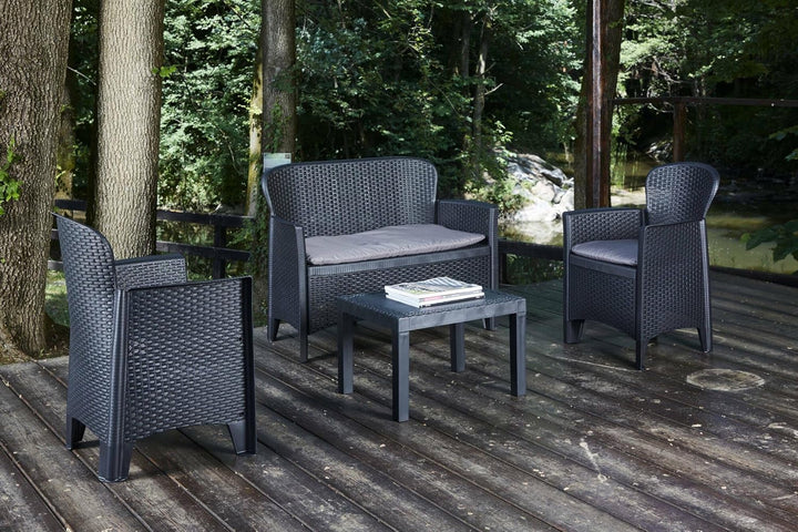 Dmora - Outdoor-Lounge-Set Ostuni, Gartengarnitur mit 2 Sesseln, 1 Sofa und 1 Couchtisch, Sitzecke i