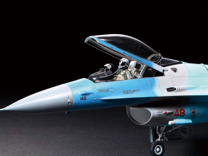 Tamiya 300061106-1:48 Lockheed Martin F-16C/N Aggressor