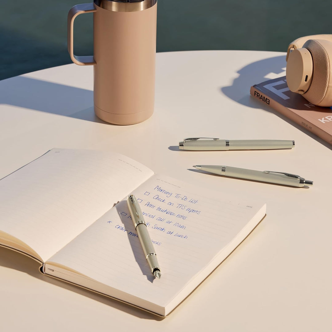 PARKER IM Einfarbiger Kugelschreiber | Champagner-Finish und Zierleisten | mittlere Spitze | blaue T