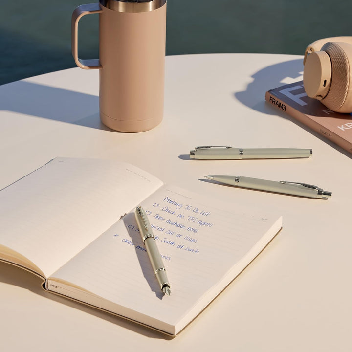 PARKER IM Einfarbiger Kugelschreiber | Champagner-Finish und Zierleisten | mittlere Spitze | blaue T