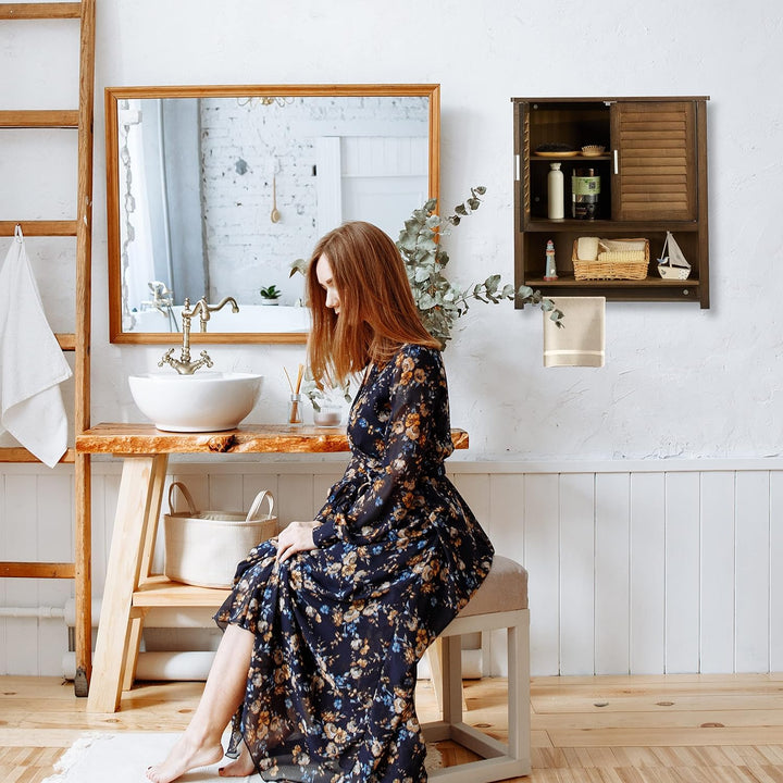 Relaxdays Hängeschrank dunkelbraun LAMELL, Badschrank mit Handtuchhalter, Wandschrank aus Bambus, HB