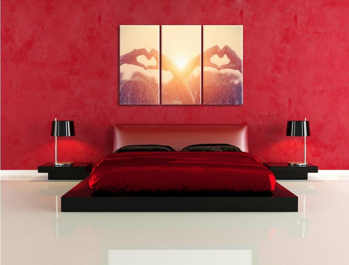 Pixxprint Zwei Mädchen Zeigen Herzmotiv bei Sonnenuntergang Kunst Buntstift Effekt 3-Teiler Leinwand