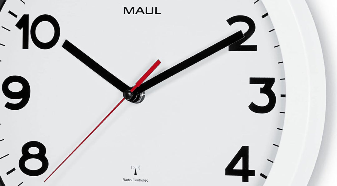 Maul Wanduhr MAULstep Ø 30 cm | Funkuhr mit automatischer Zeiteinstellung | ideal für Wohnzimmer, Sc