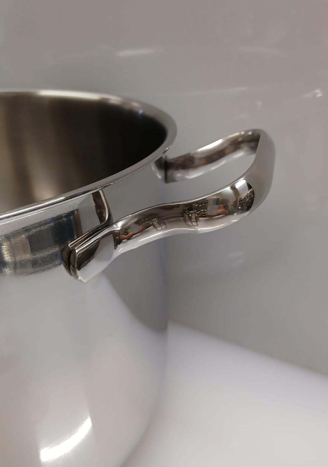 Kasserolle Edelstahl zwei Griffen aus Edelstahl 18/10 von hoher Qualität. Elegantes Hohe Leistung vo