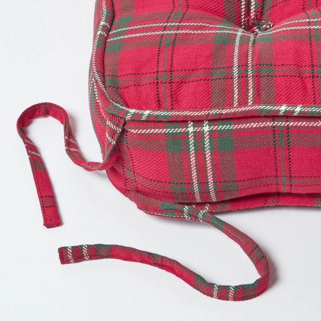 Homescapes gepolstertes Sitzkissen 40 x 40 cm, rot-grün Kariertes Stuhlkissen mit Bändern, 10 cm hoh