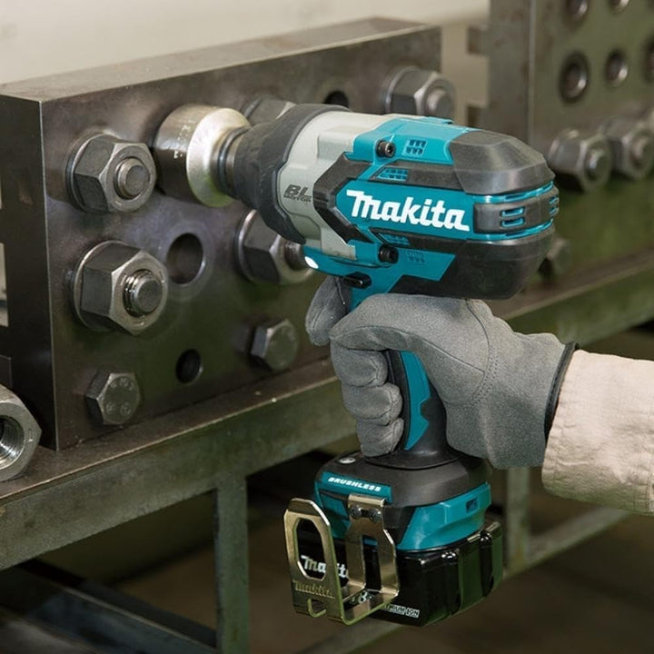Makita DTW1001RTJ Akku Schlagschrauber 18 V, Ladegerät im Makpac, Schwarz, Blau, mit 2x Akku 5,0 Ah