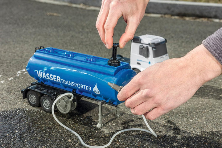 Carson 500907665 1:26 MB Arocs Wassertransporter 100% RTR - Ferngesteuertes Fahrzeug, Lastwagen mit