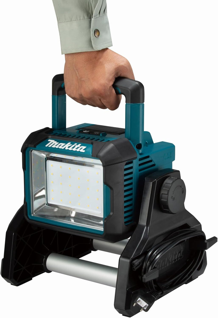 Makita DML811 LED-Baustrahler 14,4V-18V, 230V (ohne Akku & Ladegerät), max. 3000 Lumen, 3 Helligkeit