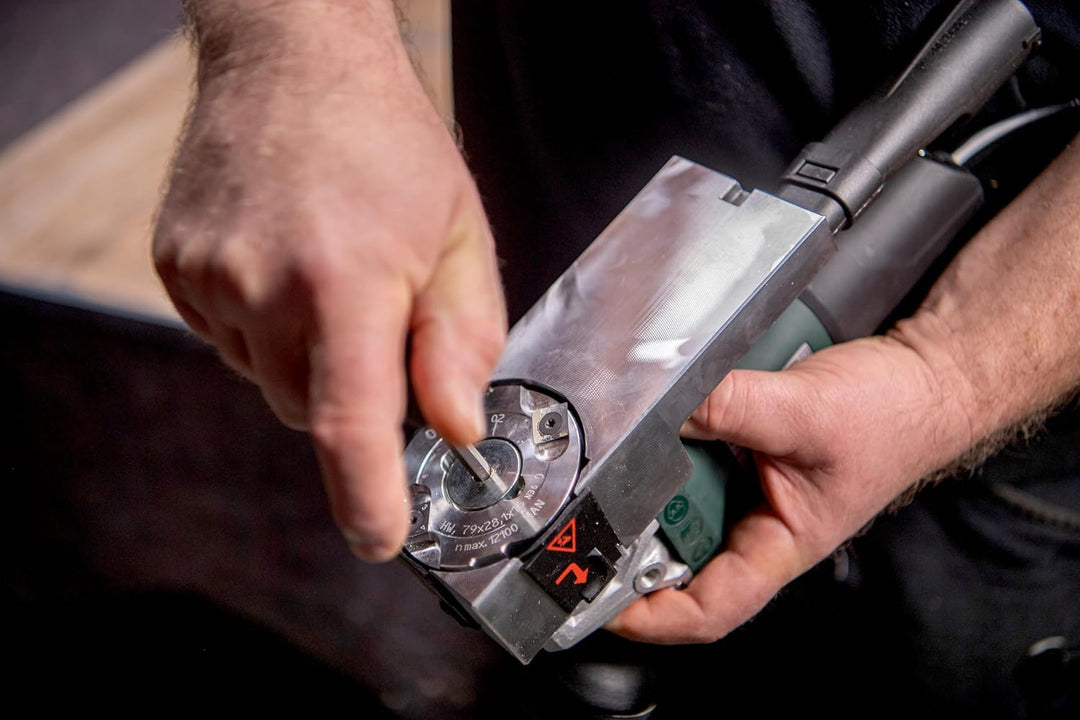 Metabo Lackfräse LF 850 S, zum Bearbeiten von unbehandeltem Holz, mit Metabox, Stufenlose Einstellun
