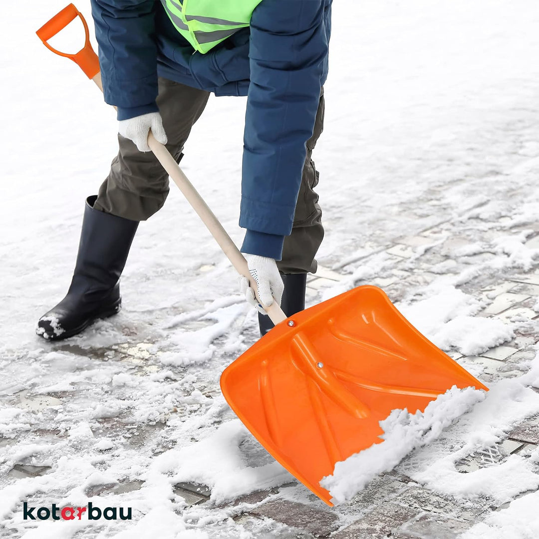 KOTARBAU® Schneeschaufel Schneeschieber 45cm mit Holzstiel Verstärkt Kunststoff Schild mit Metallbes