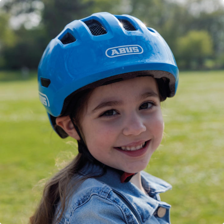 ABUS Kinderhelm Smiley 3.0 - Fahrradhelm mit tiefer Passform, kindergerechten Designs & Platz für ei